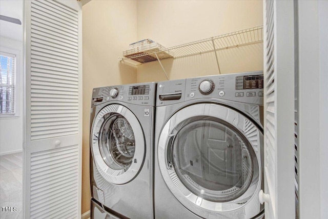 laundry area featuring laundry area, independent washer and dryer, and baseboards