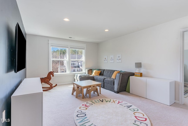 living room featuring light carpet, baseboards, visible vents, and recessed lighting