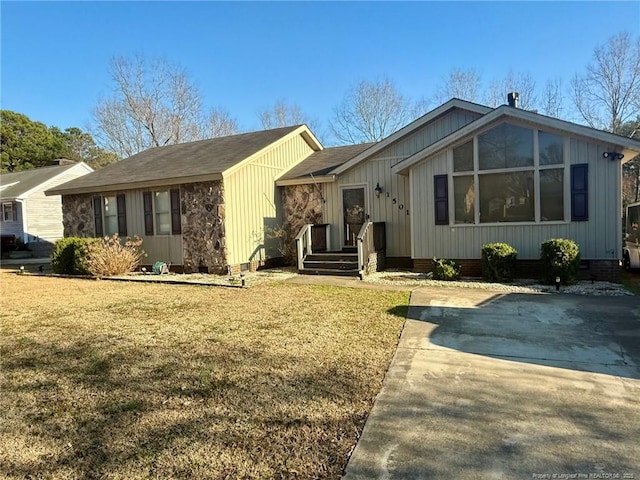 view of front facade with crawl space and a front yard