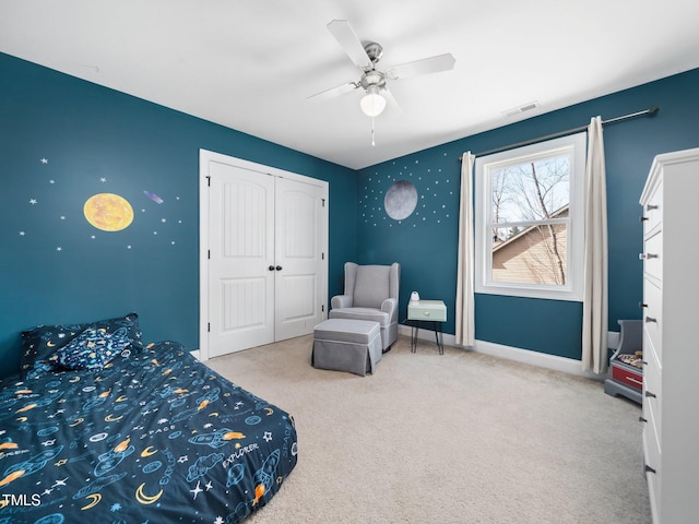 bedroom with a closet, visible vents, a ceiling fan, carpet flooring, and baseboards