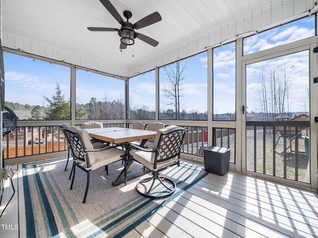 sunroom / solarium with ceiling fan