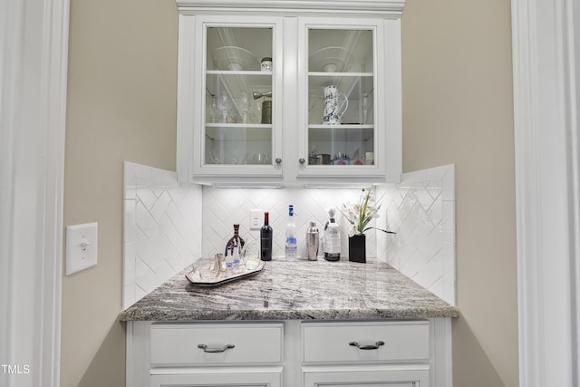 bar featuring tasteful backsplash and a bar