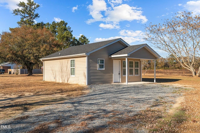 view of front of house with driveway