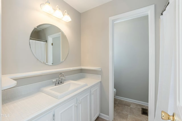 full bathroom with visible vents, toilet, vanity, and baseboards