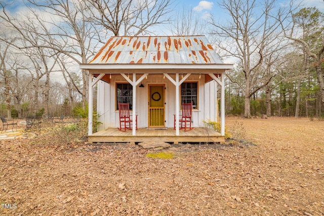 view of outdoor structure featuring an outdoor structure