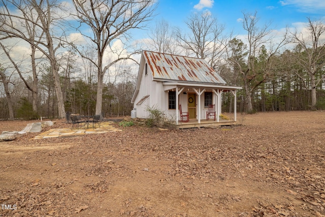 view of outbuilding featuring an outbuilding