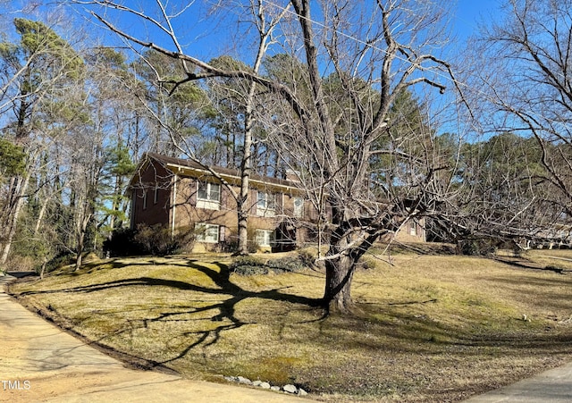 view of front of house with a front lawn