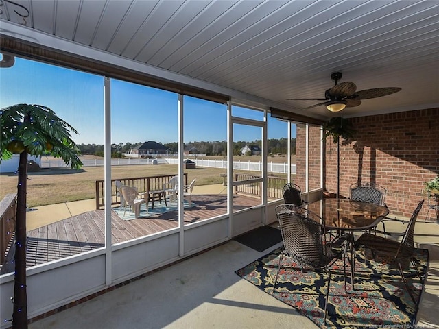 sunroom / solarium with ceiling fan