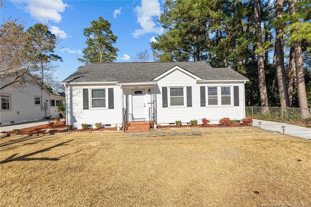 view of front of property featuring entry steps, fence, roof with shingles, crawl space, and a front yard