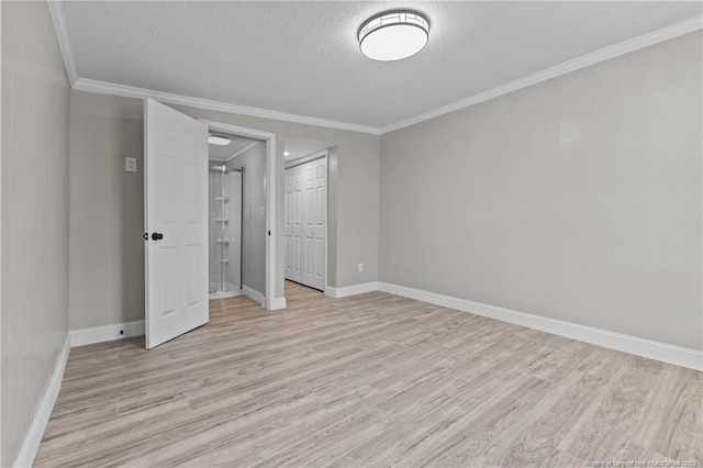 unfurnished bedroom with light wood-style flooring, baseboards, a textured ceiling, and ornamental molding