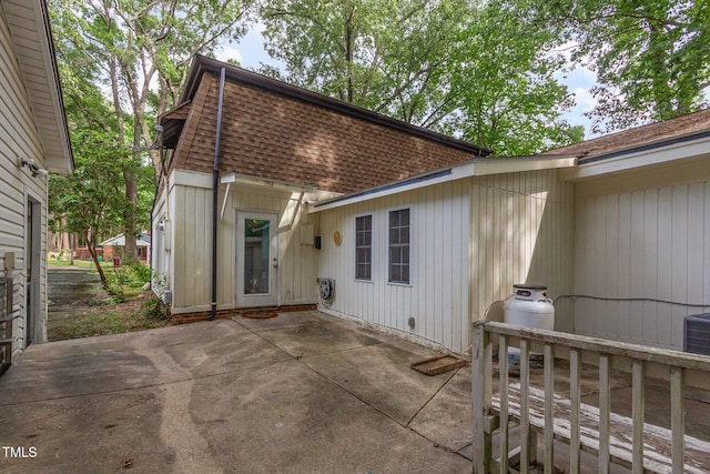 214 Woodcrest Ave, Smithfield, NC 27577 - rear view of house featuring a patio area and a shingled roof