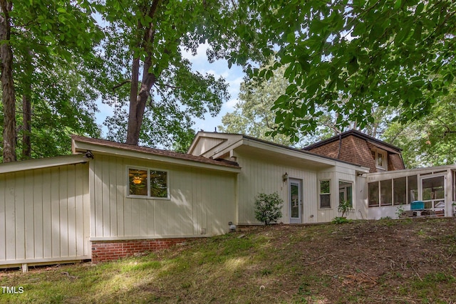 214 Woodcrest Ave, Smithfield, NC 27577 - rear view of house with a sunroom