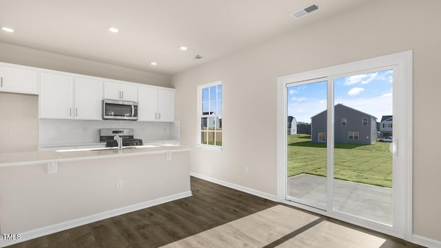 kitchen featuring visible vents, white cabinetry, light countertops, appliances with stainless steel finishes, and decorative backsplash