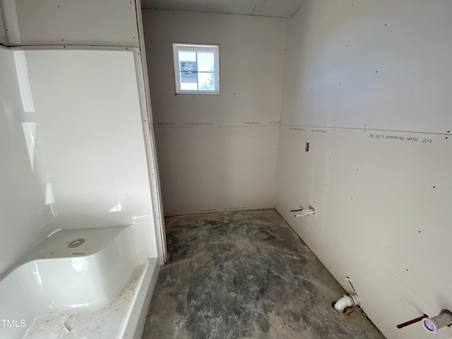 bathroom featuring unfinished concrete floors