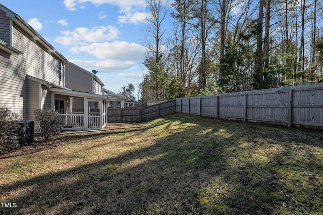 view of yard featuring a fenced backyard