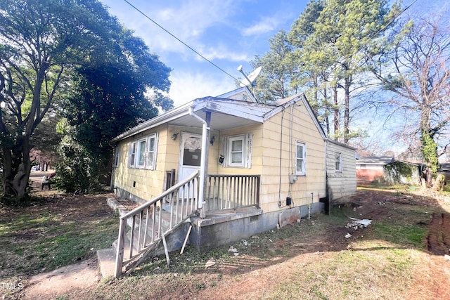 bungalow-style house with crawl space