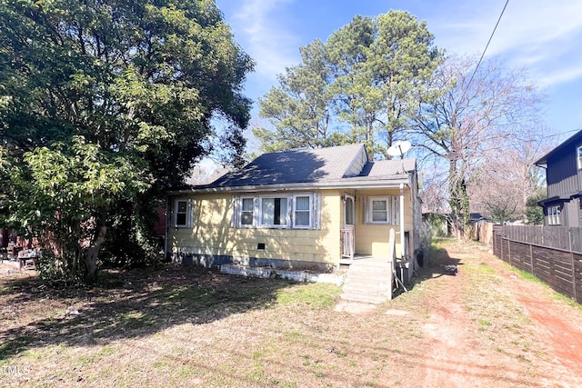 bungalow-style house with fence