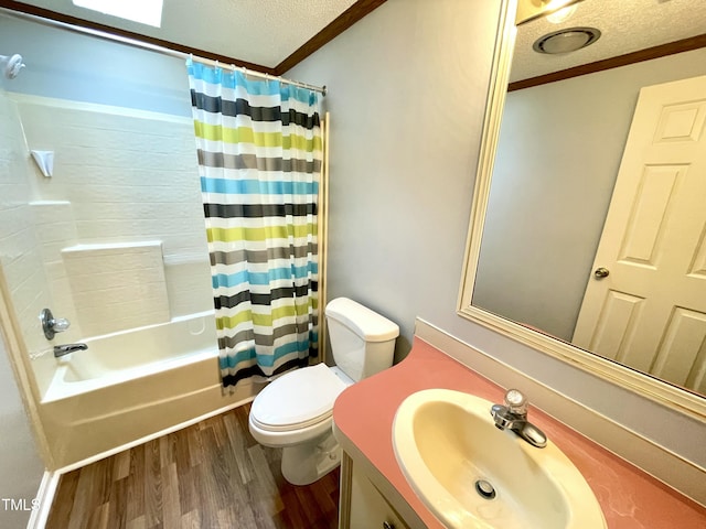 bathroom featuring shower / tub combo with curtain, crown molding, a textured ceiling, vanity, and wood finished floors