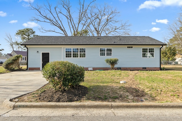 view of front facade featuring a front lawn, roof with shingles, and crawl space