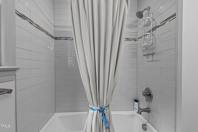 bathroom with shower / tub combo