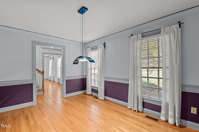 unfurnished dining area featuring visible vents, plenty of natural light, light wood-style flooring, and baseboards