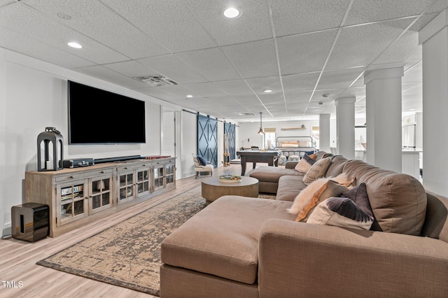 living area featuring visible vents, a drop ceiling, wood finished floors, and recessed lighting