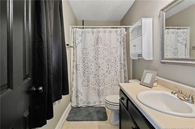 bathroom featuring curtained shower, a textured ceiling, toilet, and vanity