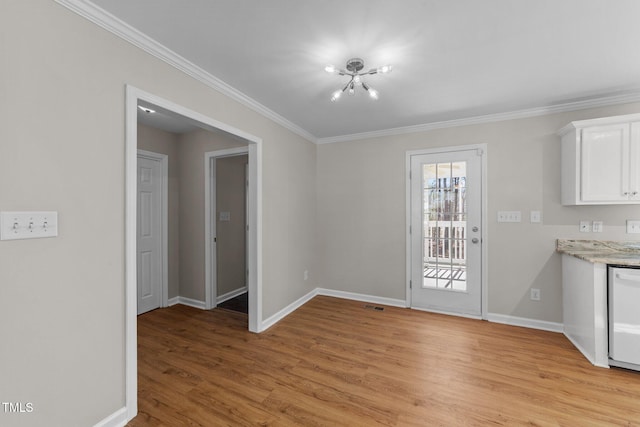 unfurnished dining area with light wood-style floors, visible vents, ornamental molding, and baseboards