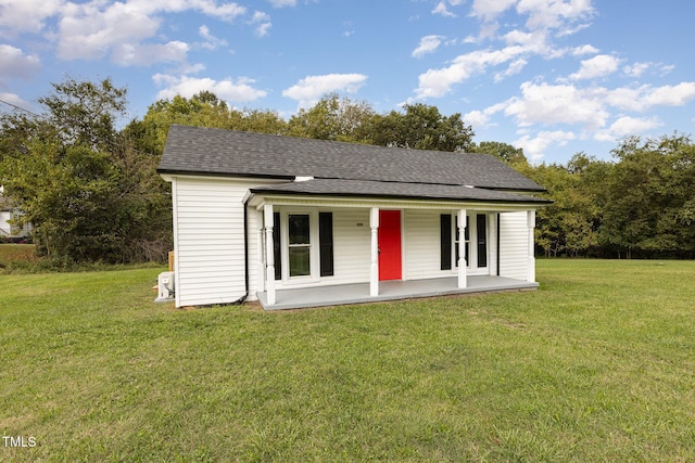 view of front of home featuring a porch, a front yard, and a shingled roof