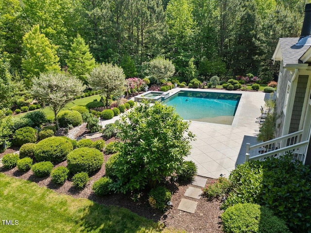 view of swimming pool with a pool with connected hot tub