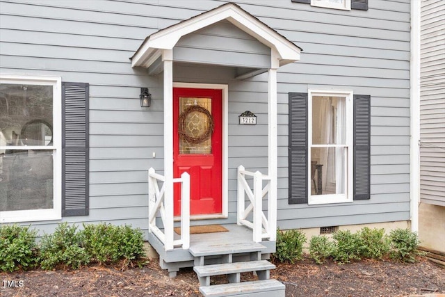 doorway to property with crawl space