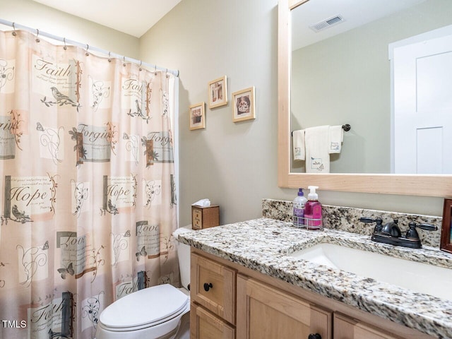 full bath with a shower with shower curtain, visible vents, vanity, and toilet