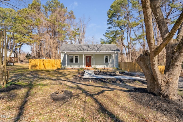 view of front of house featuring a porch and fence