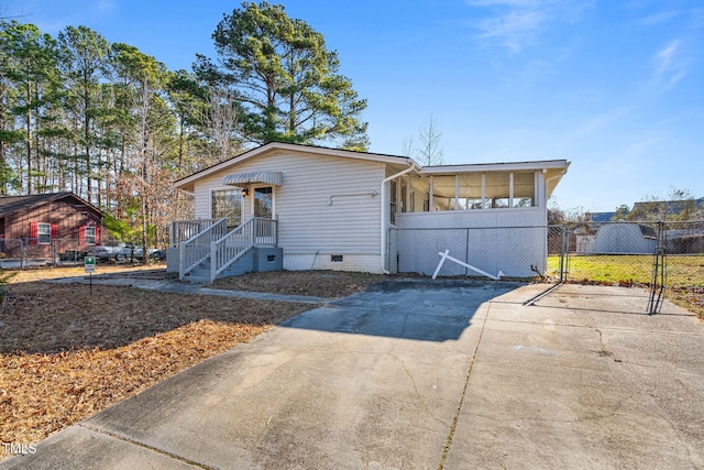 view of front facade featuring crawl space, a gate, and fence