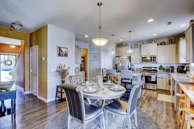 dining area featuring visible vents, recessed lighting, baseboards, and wood finished floors