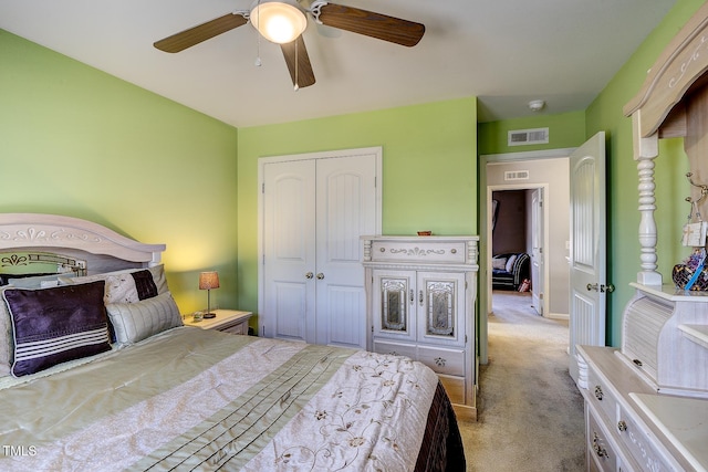 carpeted bedroom with baseboards, visible vents, a closet, and ceiling fan