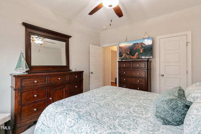 bedroom with ceiling fan