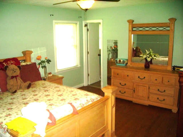 bedroom with ceiling fan