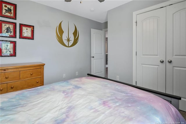 bedroom featuring a closet and ceiling fan