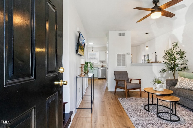 entrance foyer featuring visible vents, light wood-style flooring, and a ceiling fan