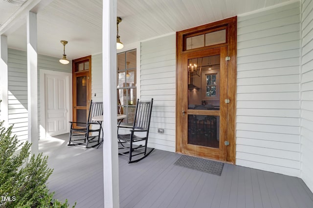 entrance to property featuring covered porch