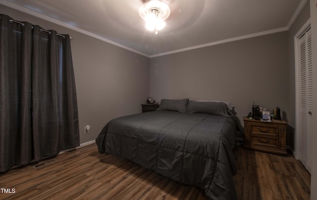 bedroom featuring ornamental molding, wood finished floors, visible vents, and baseboards