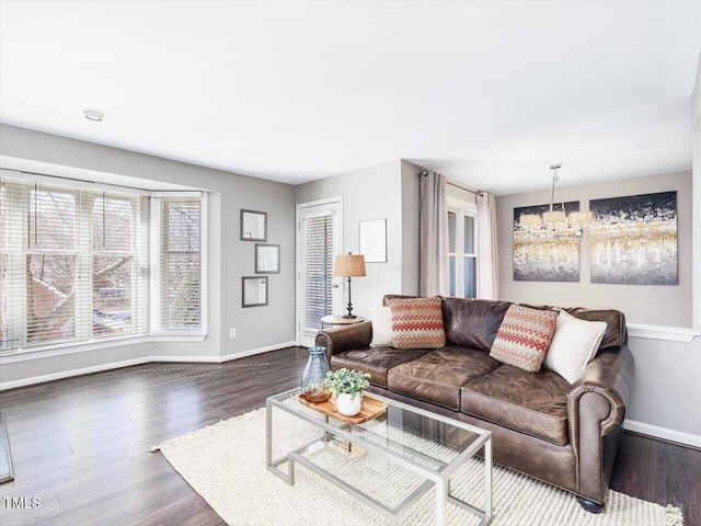 living area with dark wood-style flooring and baseboards