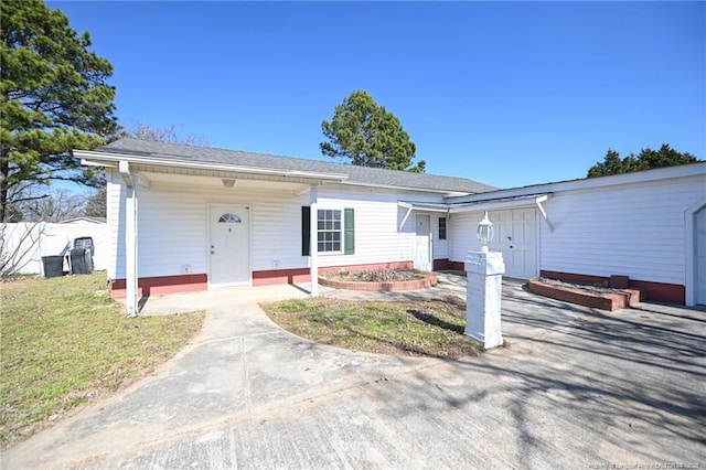 view of front of home with a front yard