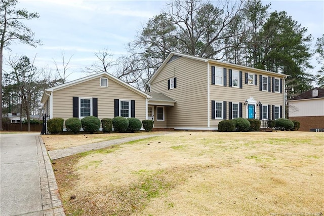 view of front of home featuring a front lawn