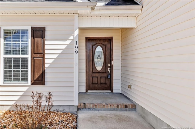 property entrance with a shingled roof