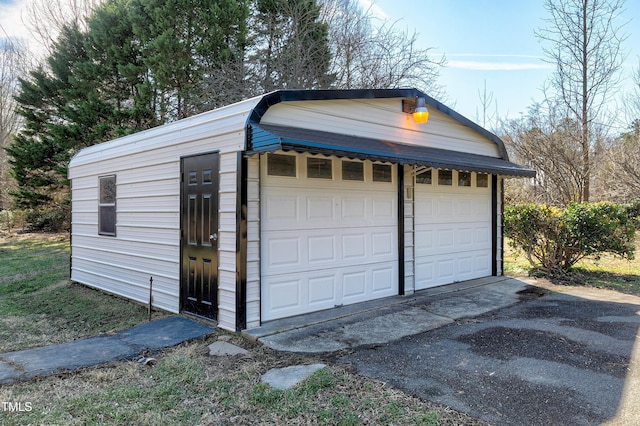 view of detached garage