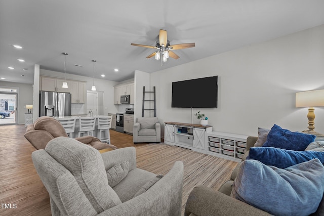 living room with light wood-style floors, recessed lighting, and ceiling fan