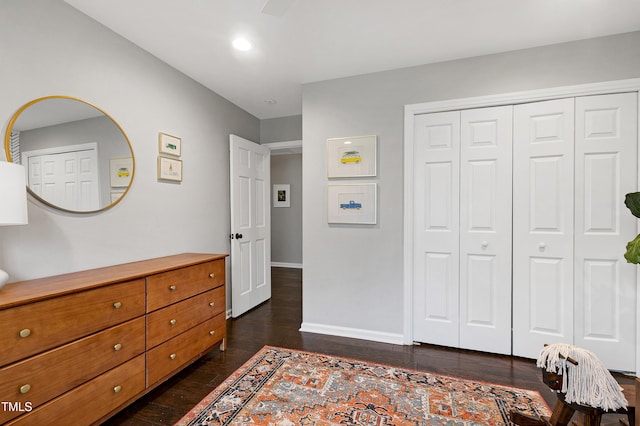 bedroom with a closet, recessed lighting, baseboards, and dark wood-style flooring