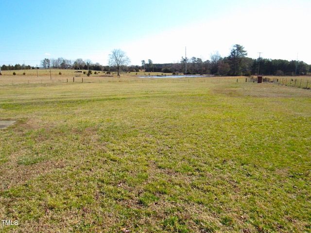 view of yard featuring a rural view